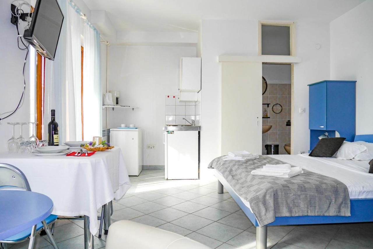 Apartments Beach Dugi Rat Exterior foto